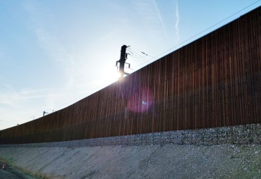 An anti-noise wall made of FSC® tali to recycle sawmill waste