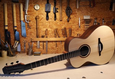 Episode 1: Guitar making highlights tropical timber species
